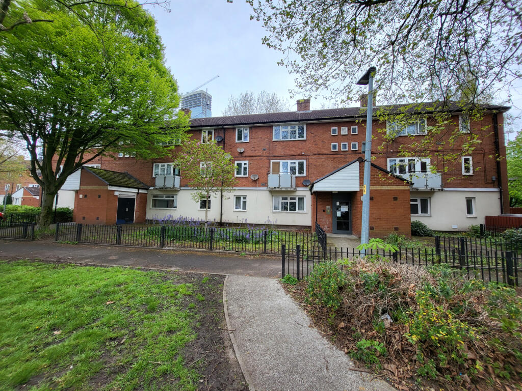 2 bedroom flat for sale in Conmere Square, Hulme, Manchester. M15 6DE, M15