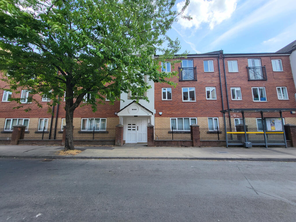 Main image of property: Stretford Rd, Hulme, Manchester, M15 4AY