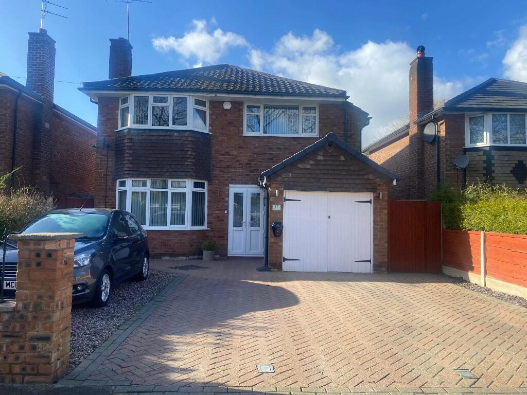 4 bedroom detached house for sale in St. Anns Road North, Heald Green