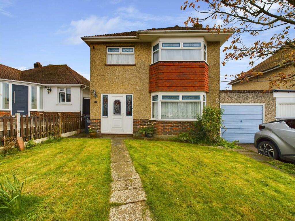 3 bedroom detached house for sale in Griffiths Avenue, Lancing, BN15