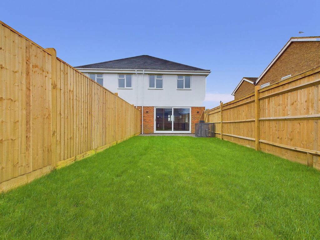 Additional property image - Crabtree Lane, Lancing, BN15 9PN