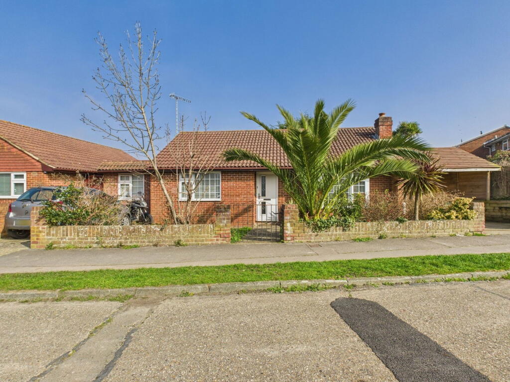 Main image of property: Manor Way, Lancing, BN15 0QU