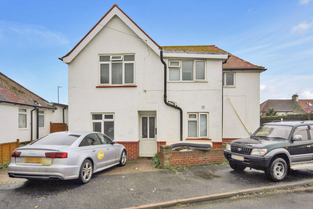 5 bedroom detached house