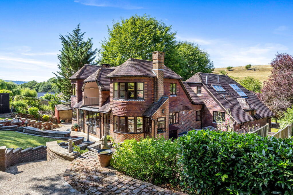 Main image of property: Henfield Road, Upper Beeding, Steyning, BN44 3TF