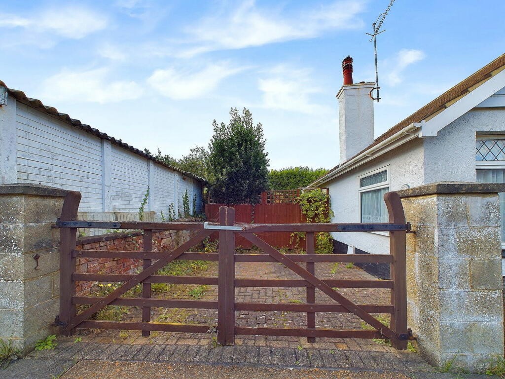 Additional property image - Rosslyn Avenue, Shoreham-by-Sea