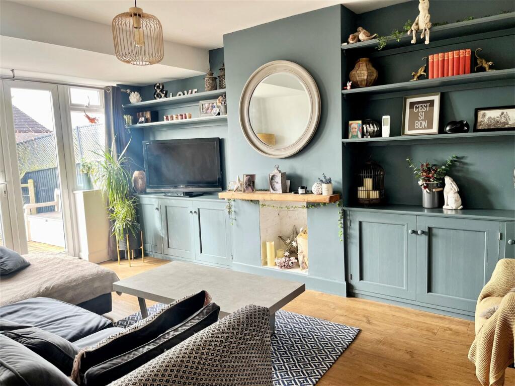 3 bedroom semidetached bungalow for sale in Downside, Shoreham by Sea, BN43