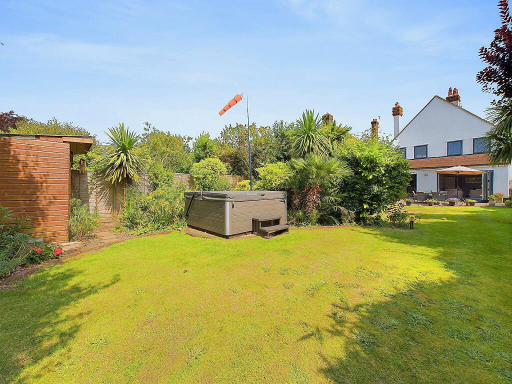 Additional property image - Windlesham Gardens, Shoreham-by-sea, West Sussex, BN43 5AD