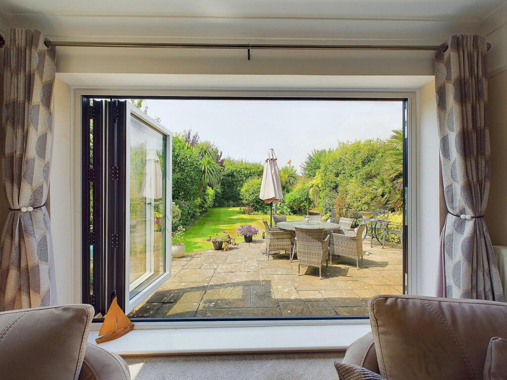 Additional property image - Windlesham Gardens, Shoreham-by-sea, West Sussex, BN43 5AD