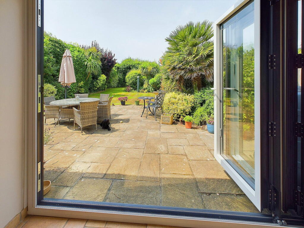 Additional property image - Windlesham Gardens, Shoreham-by-sea, West Sussex, BN43 5AD