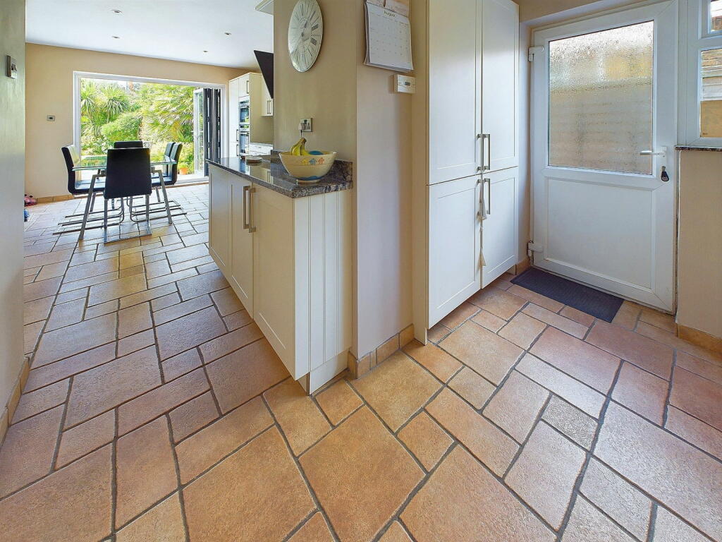 Additional property image - Windlesham Gardens, Shoreham-by-sea, West Sussex, BN43 5AD