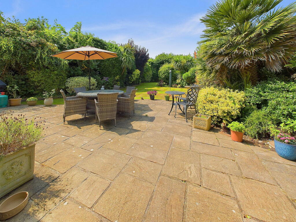 Additional property image - Windlesham Gardens, Shoreham-by-sea, West Sussex, BN43 5AD