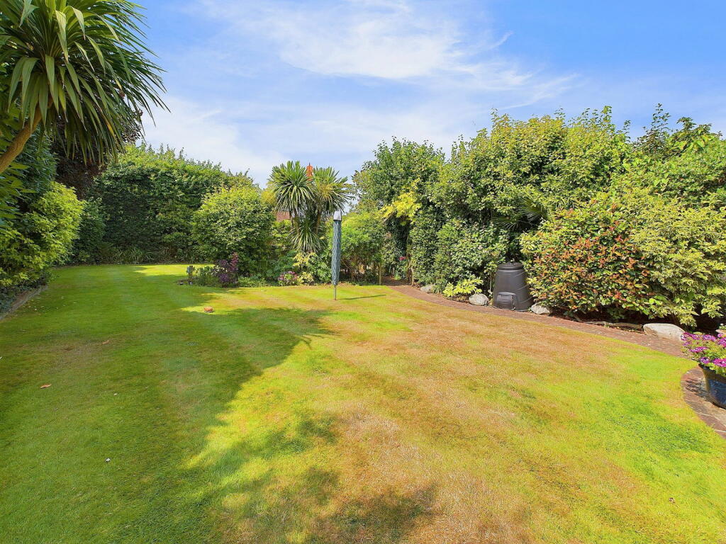 Additional property image - Windlesham Gardens, Shoreham-by-sea, West Sussex, BN43 5AD