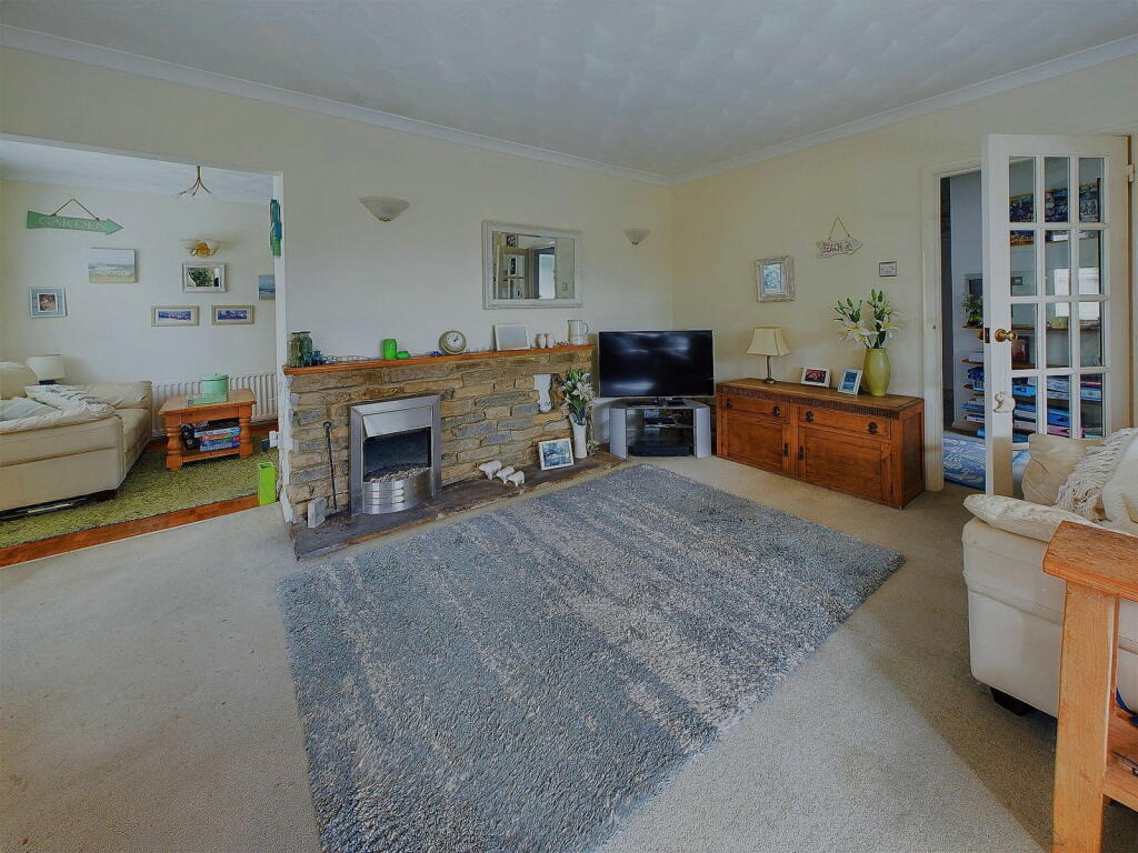 Additional property image - Shingle Road, Shoreham by Sea