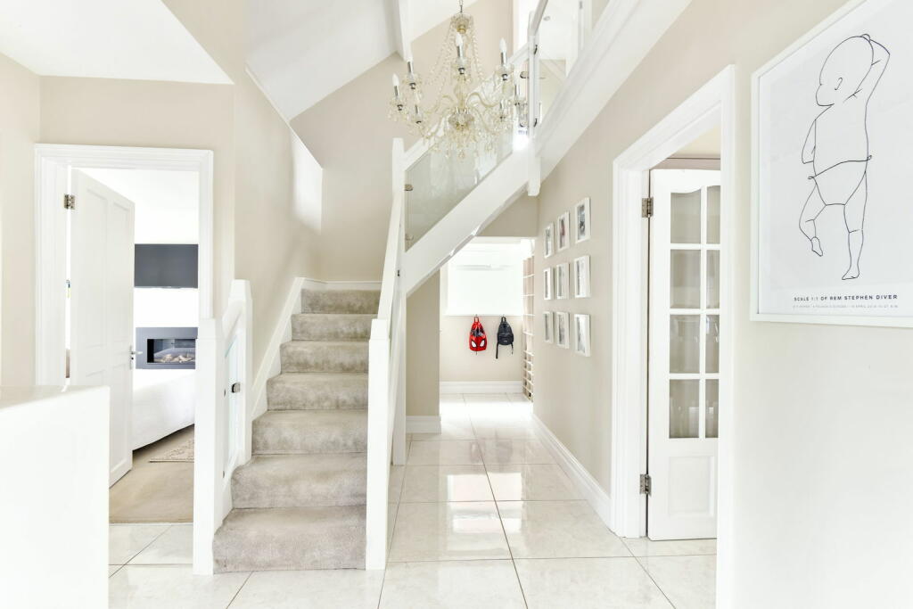 Additional property image - Mill Hill Close, Shoreham by Sea