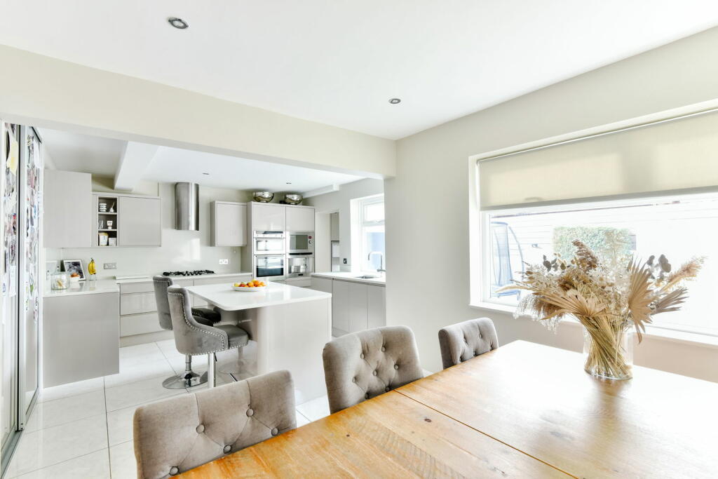 Additional property image - Mill Hill Close, Shoreham by Sea
