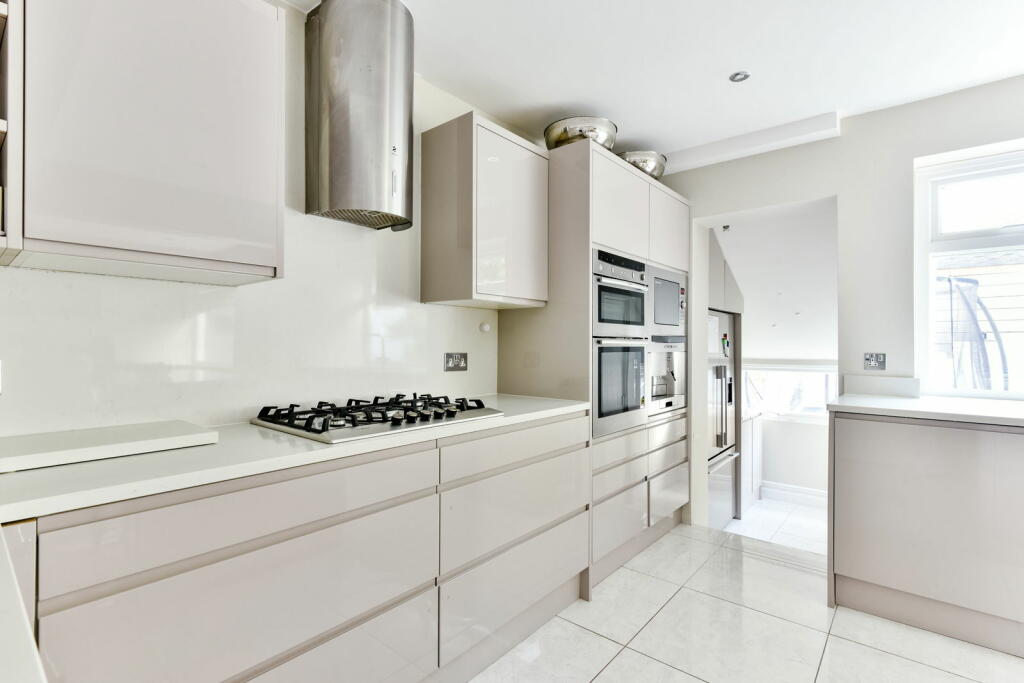 Additional property image - Mill Hill Close, Shoreham by Sea