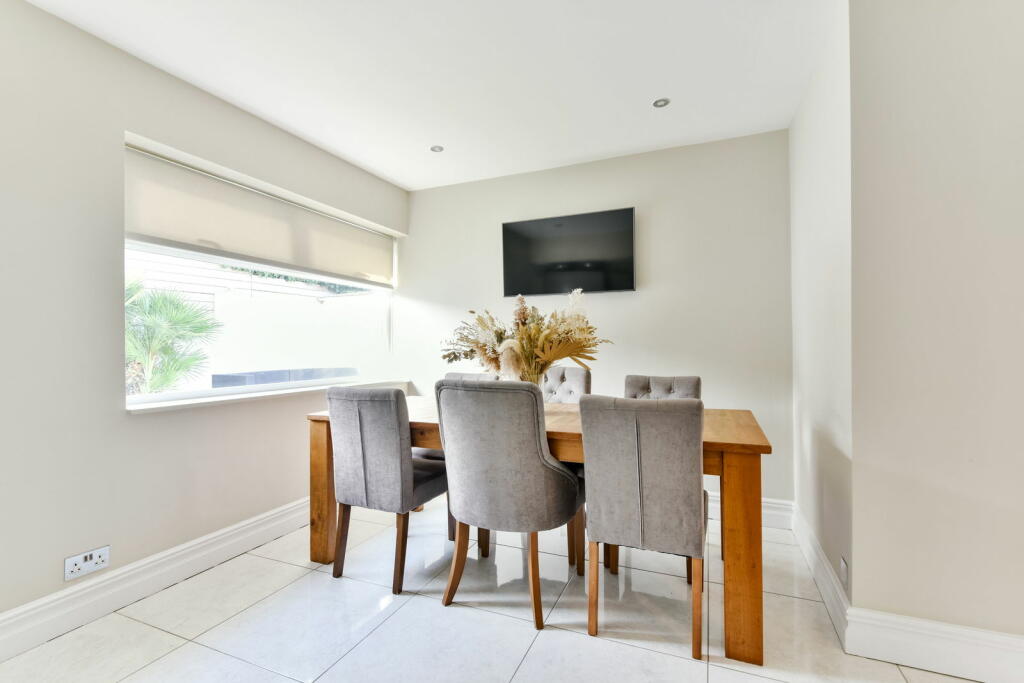 Additional property image - Mill Hill Close, Shoreham by Sea