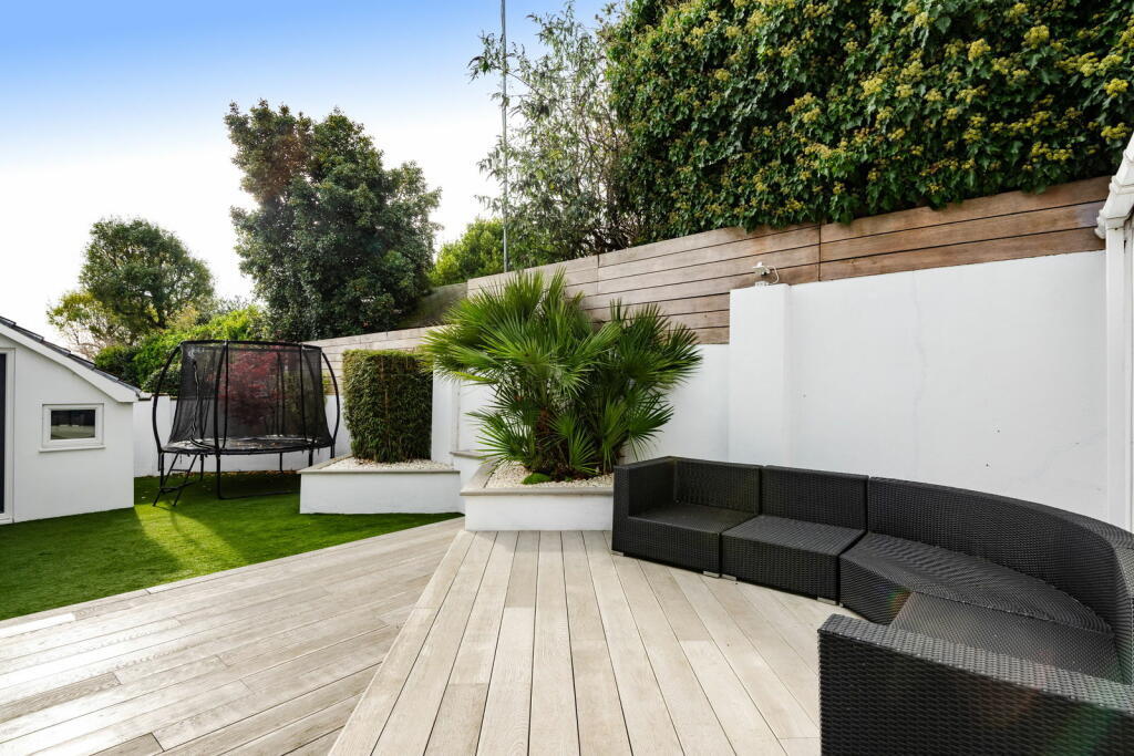 Additional property image - Mill Hill Close, Shoreham by Sea