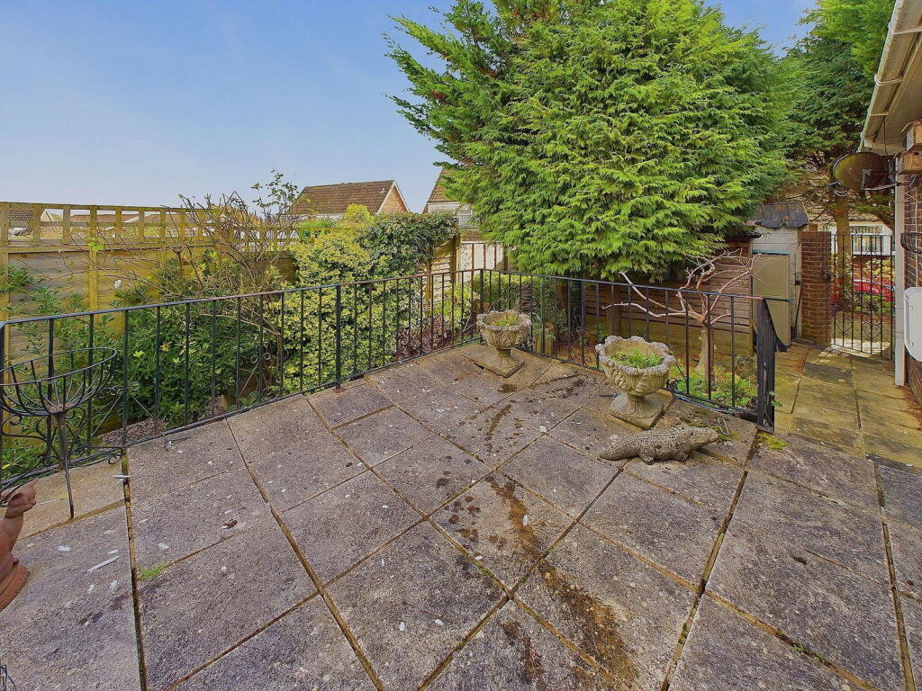 Additional property image - New Barn Close, Shoreham by Sea