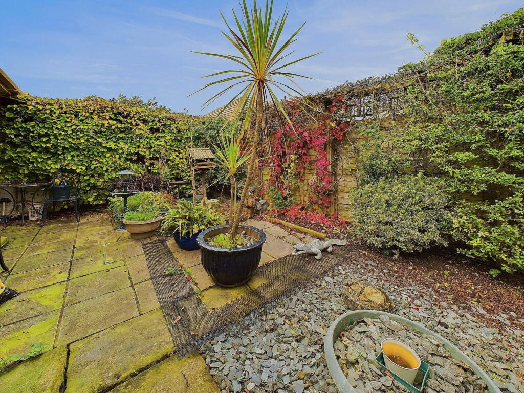 Additional property image - New Barn Close, Shoreham by Sea