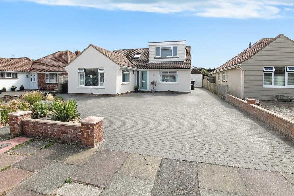 5 bedroom detached house for sale in Feversham Close, ShorehambySea