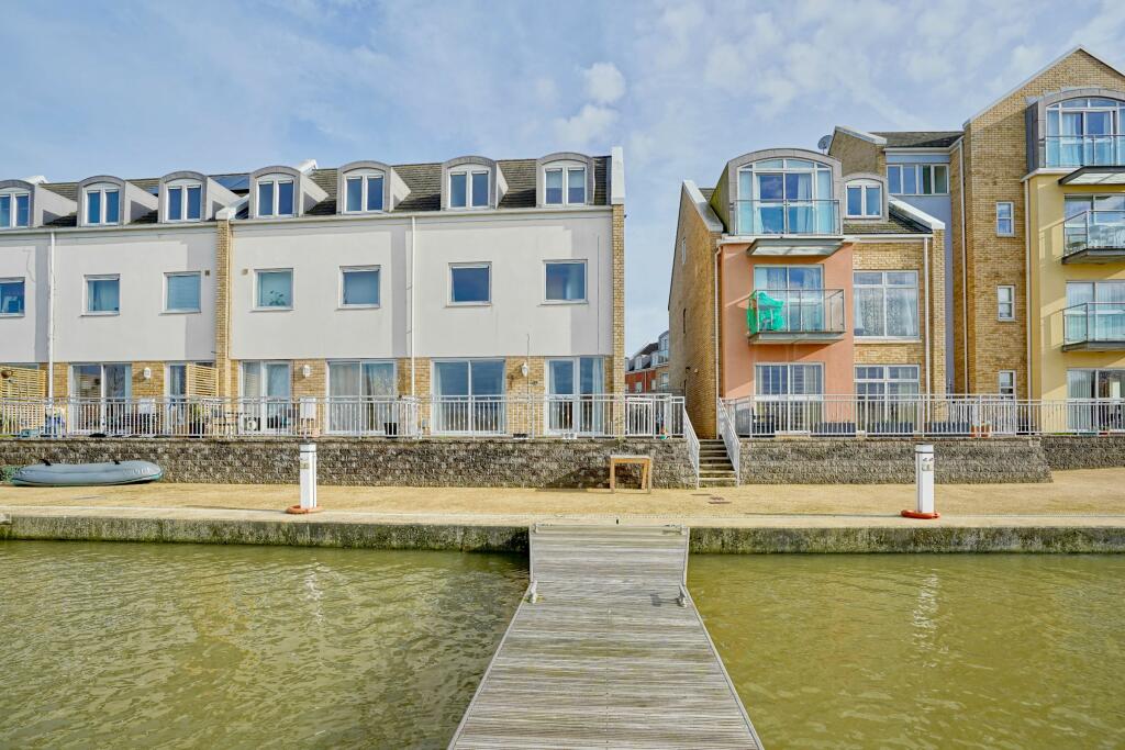 4 bedroom town house for sale in Wren Walk, Eynesbury, St. Neots, PE19