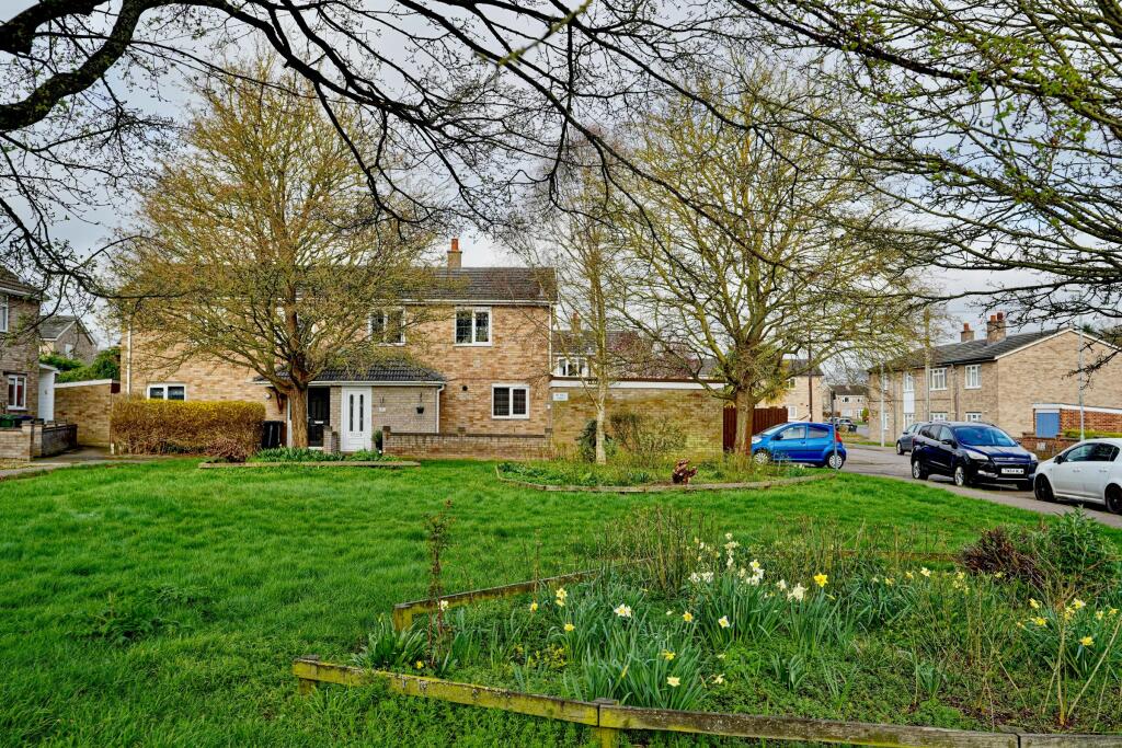 3 bedroom semidetached house for sale in Springbrook, Eynesbury, St