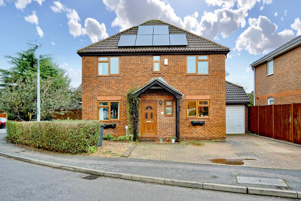 4 bedroom detached house for sale in Penrwyn Court, Eynesbury, St