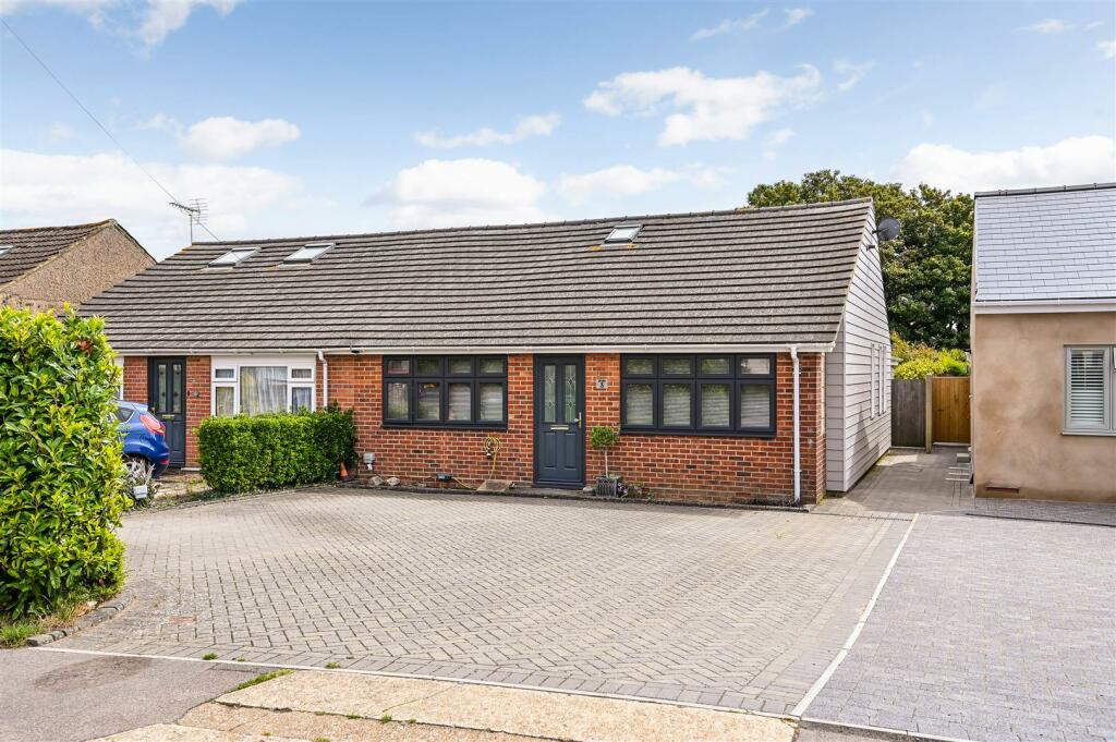 5 bedroom semidetached bungalow for sale in Cornaway Lane, Portchester