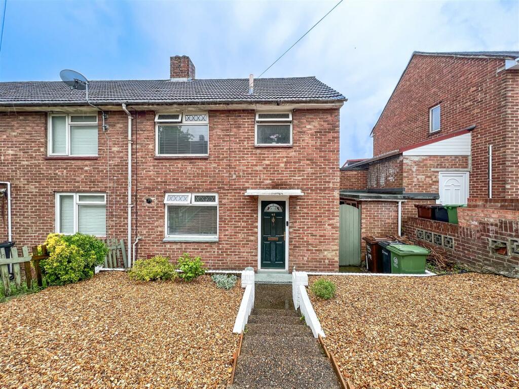 2 bedroom end of terrace house for sale in Almondsbury Road, Paulsgrove, PO6