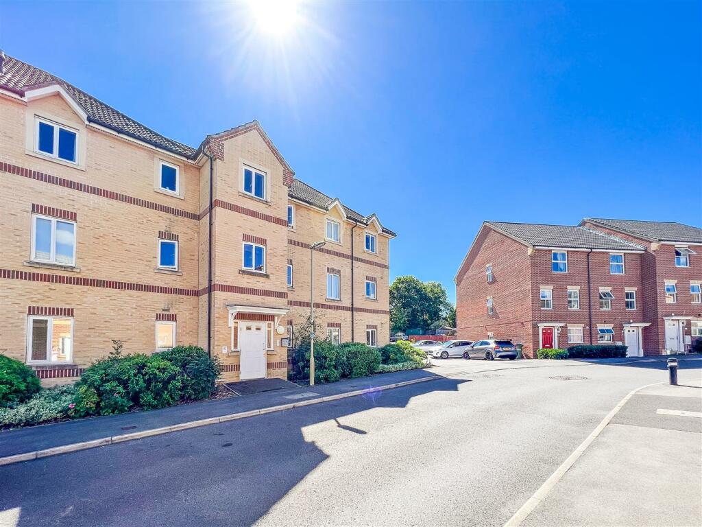 2 bedroom apartment for sale in Sunlight Gardens, Fareham, PO15