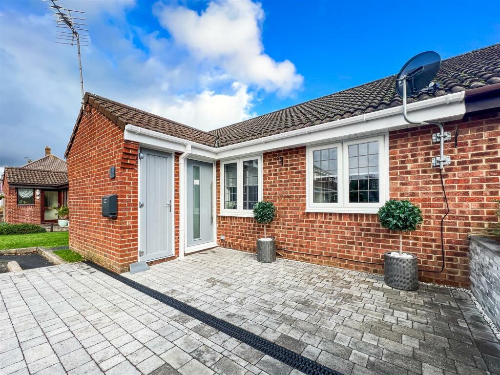 2 bedroom bungalow for sale in Green Farm Gardens, Hilsea, PO3