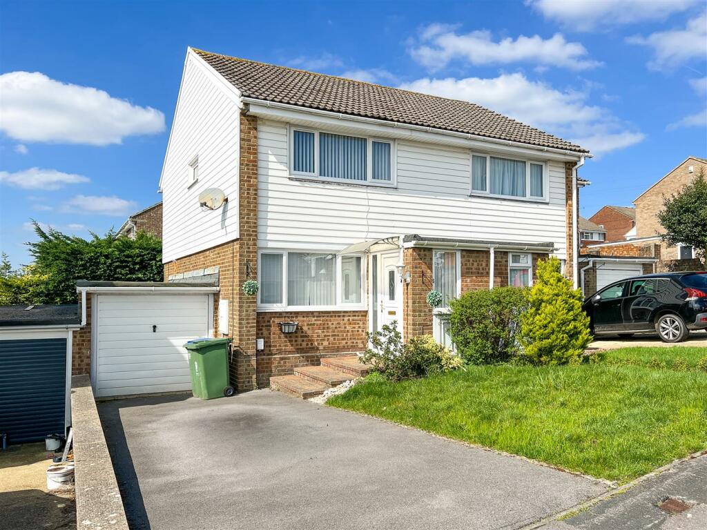 2 bedroom semidetached house for sale in Harting Gardens, Portchester, PO16