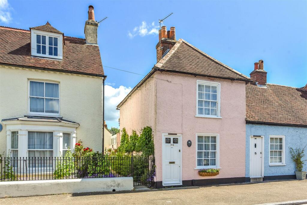 2 bedroom end of terrace house for sale in Castle Street, Portchester, PO16