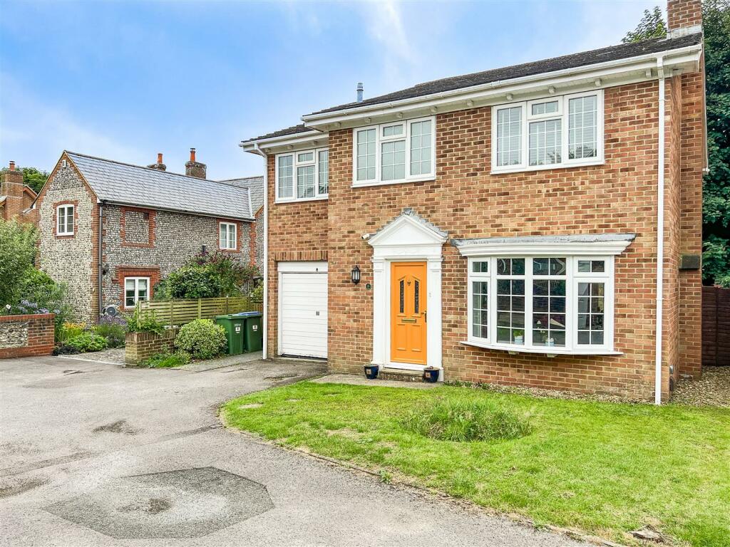 4 bedroom detached house for sale in Tor Close, Down End, Fareham, PO16