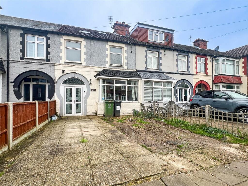 4 bedroom terraced house for sale in Chatsworth Avenue, Portsmouth, PO6