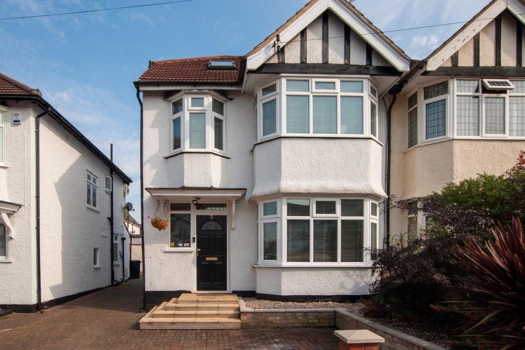 4 bedroom semidetached house for sale in Manor Road, West Wickham, BR4