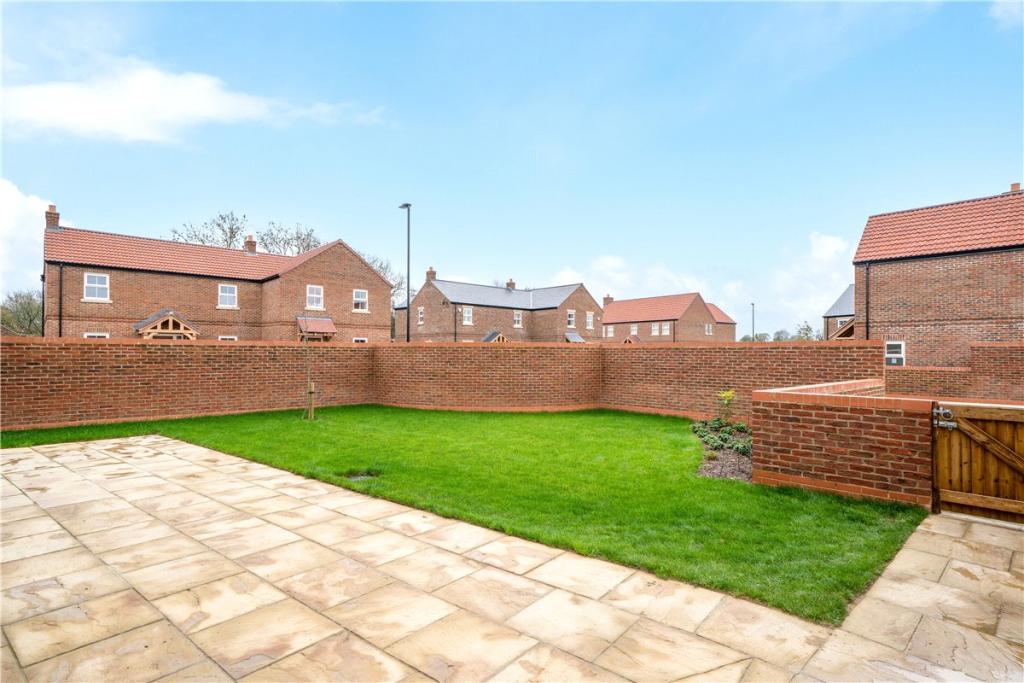 4 bedroom detached house for sale in Slingsby Close, Ferrensby, Near