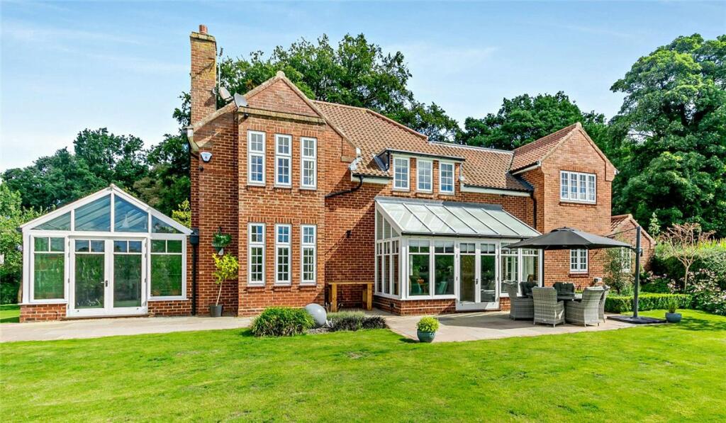 5 bedroom detached house for sale in Dunelm, York Road, Boroughbridge