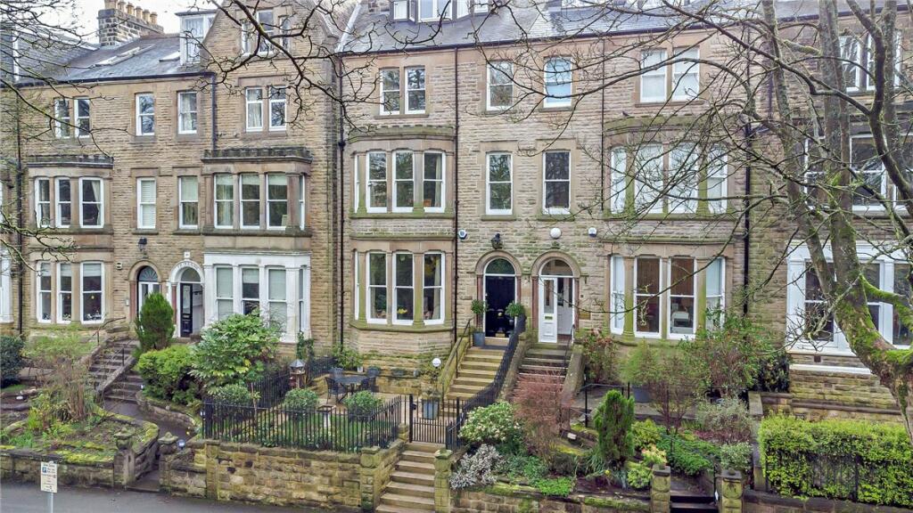 5 bedroom terraced house for sale in Valley Drive, Harrogate, North Yorkshire, HG2