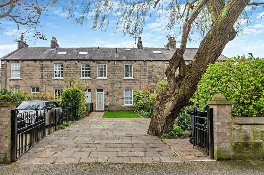 3 bedroom terraced house for sale in Belford Place, Harrogate, North Yorkshire, HG1