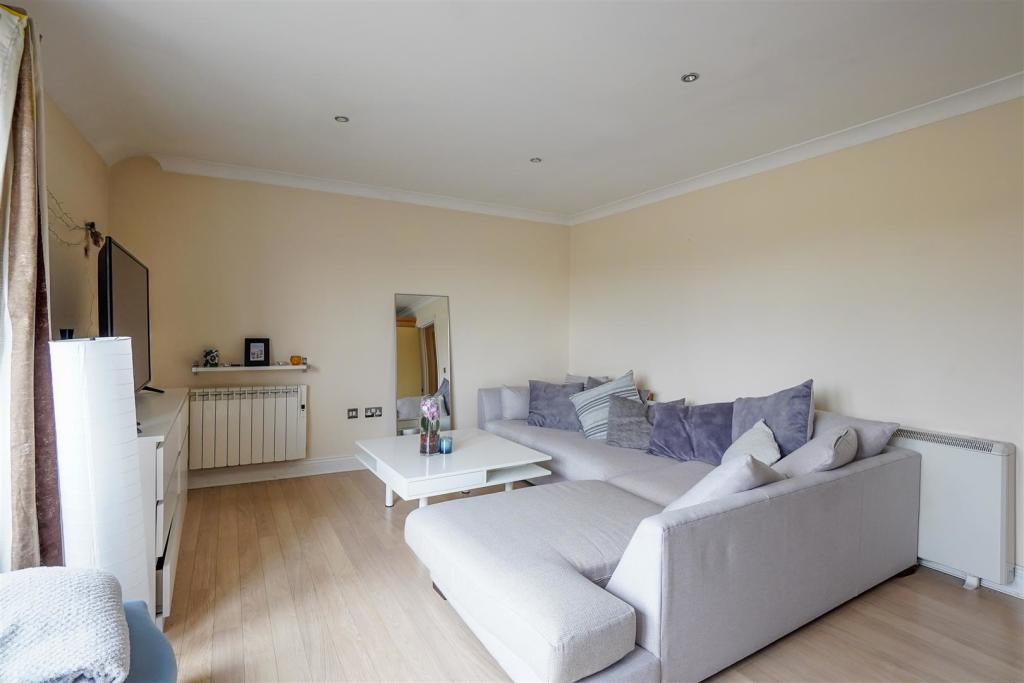 2 bedroom penthouse for sale in Bread And Meat Close, Warwick, CV34