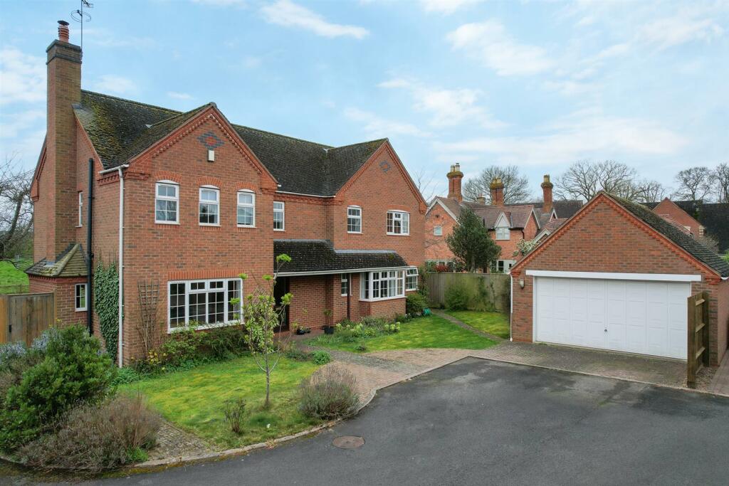 5 bedroom detached house for sale in The Old Orchard, Wellesbourne