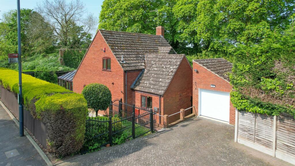 3 bedroom detached house for sale in Shipston Road, StratfordUponAvon
