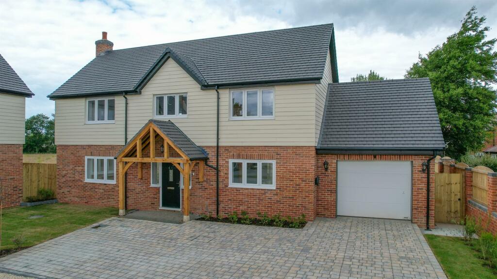 4 bedroom detached house for sale in Arrowbank, BidfordOnAvon