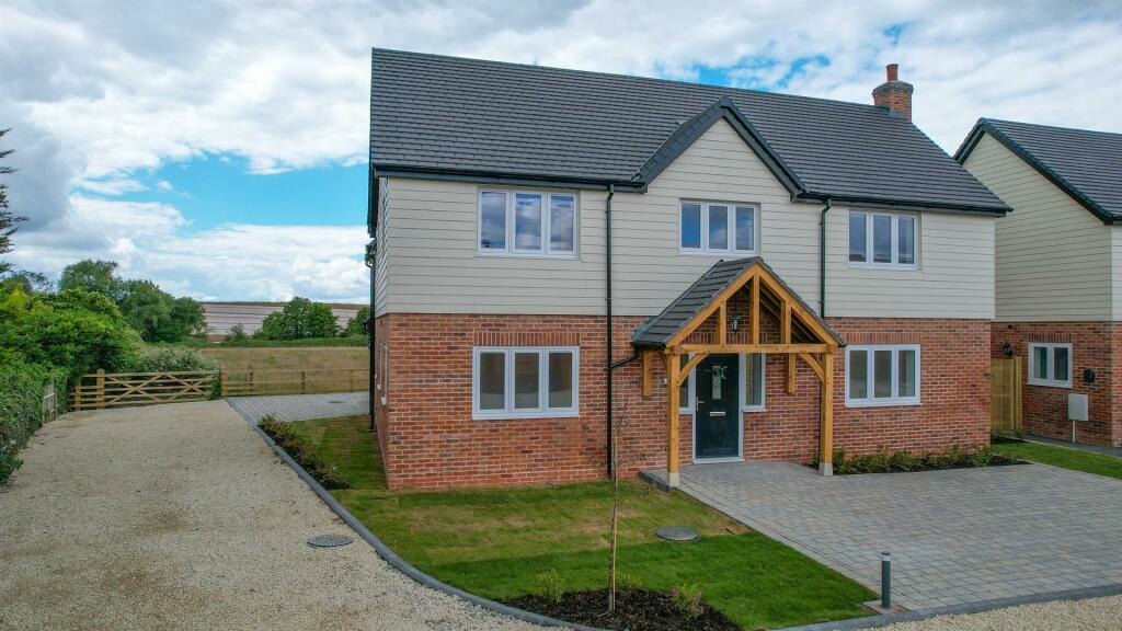4 bedroom detached house for sale in Arrowbank, BidfordOnAvon