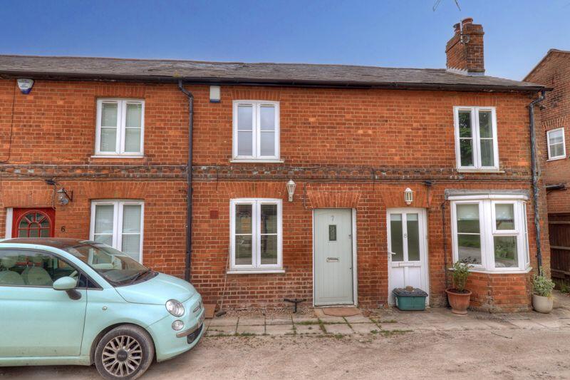 2 bedroom cottage for sale in The Common, Stokenchurch, HP14