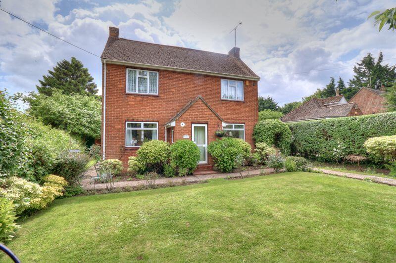 3 bedroom detached house for sale in Lowes Close, Stokenchurch, HP14