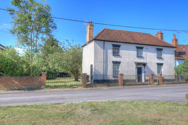 4 bedroom character property for sale in The Common, Stokenchurch, HP14