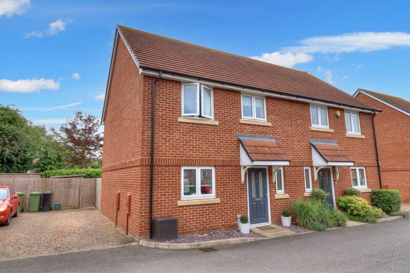 2 bedroom semidetached house for sale in Hawthorn Close, Chinnor, OX39
